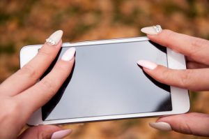 Simplu sau ecranul Flip: Cum să alegi noul tău telefon