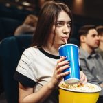 Beneficiile transformării pivniței într-o sală de cinema personală