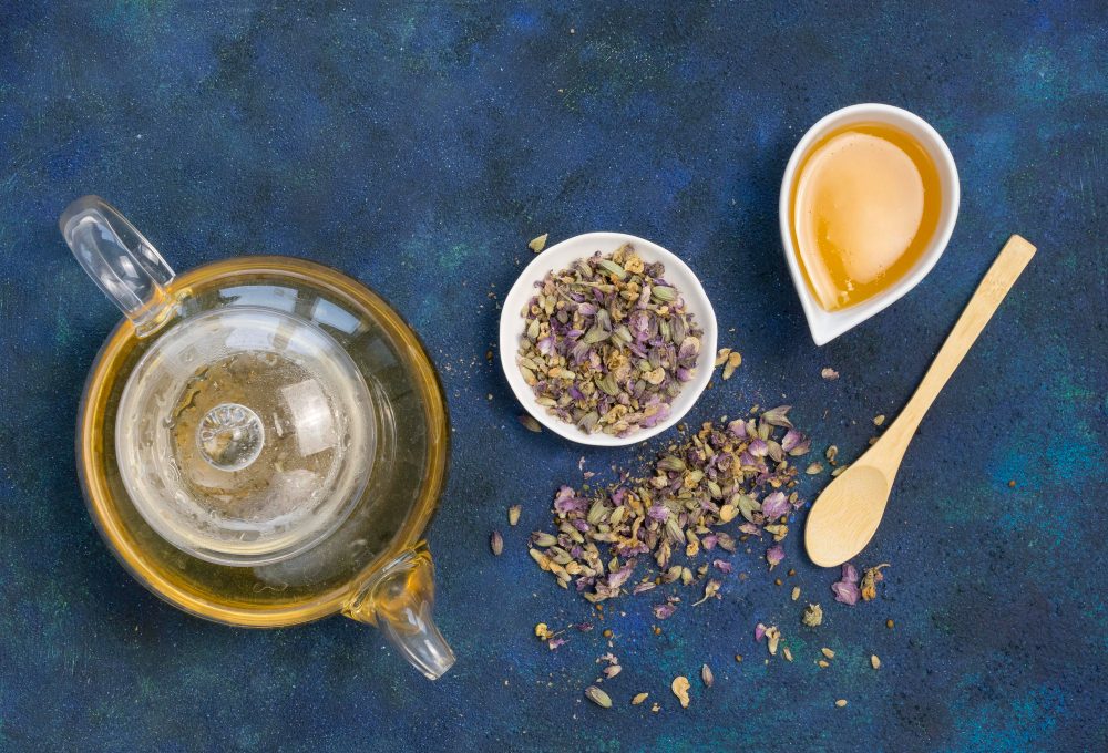 Ceaiul de salvie: Licoarea care echilibrează hormonii și calmează durerile