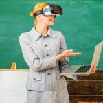Impactul tehnologiei asupra educației și formării profesionale