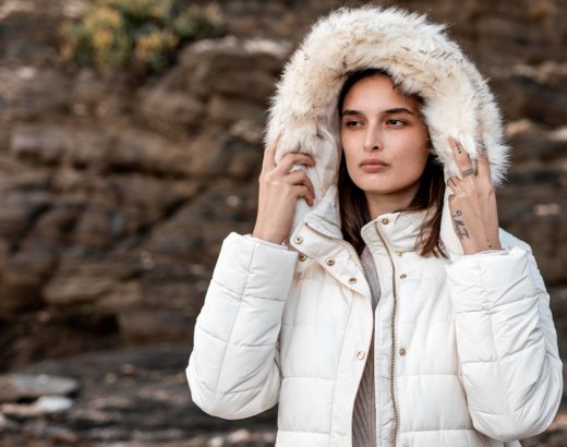 Cum să îți transformi look-ul cu o jachetă din blană ecologică