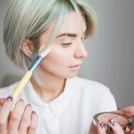 Cum să îți faci un machiaj simplu cu farduri lichide