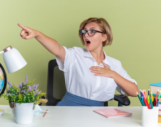 Cum să îți păstrezi mobilitatea la birou prin mișcare