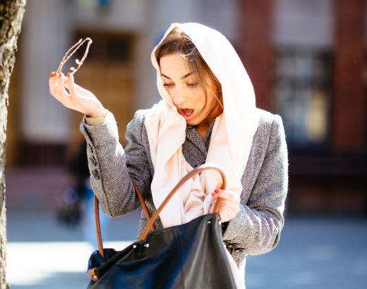 Idei de ținute pentru zilele ploioase fără a renunța la stil