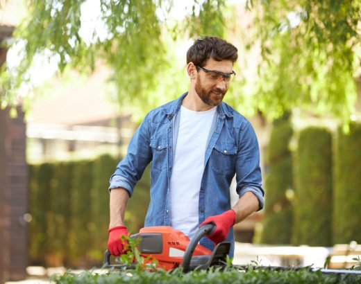 Cum să alegi mașina de tuns iarba potrivită pentru suprafața curții tale